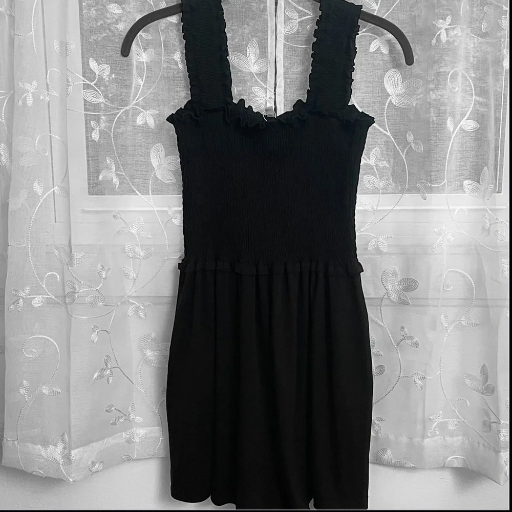 Black Sleeveless Romper - Picture 4 of 11
